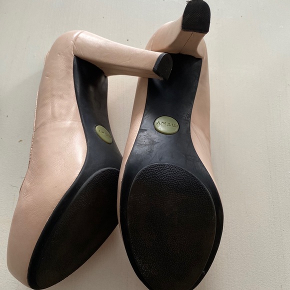 Cream colour Leather shoes - Picture 2 of 4